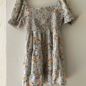 Floral AMERICAN EAGLE dress. Elasticized bodice w/ruffled. Square neck like new!